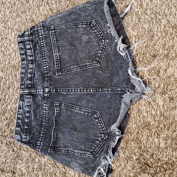 Shein distressed shorts - Picture 2 of 4